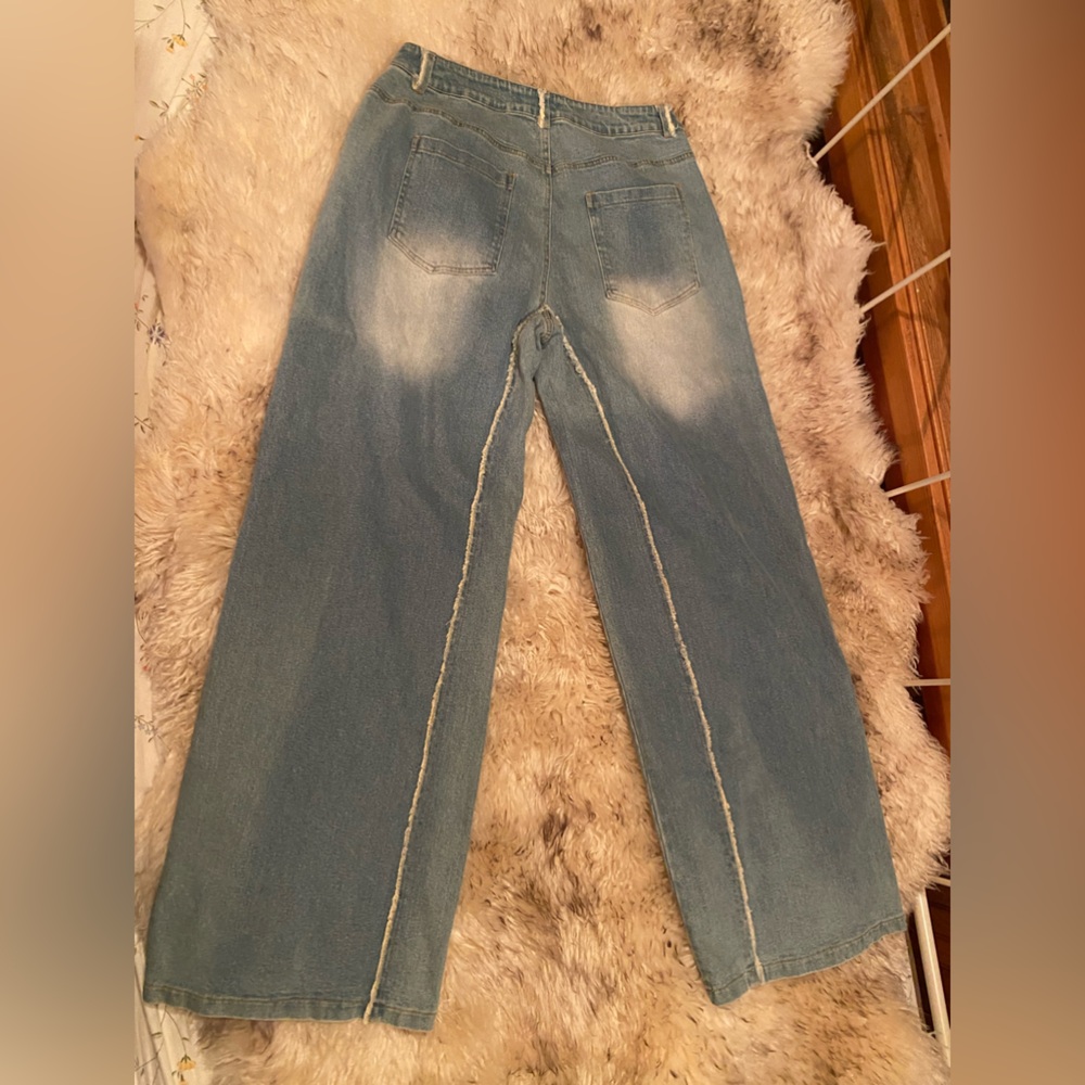 Wide-Leg Jeans - Picture 2 of 4